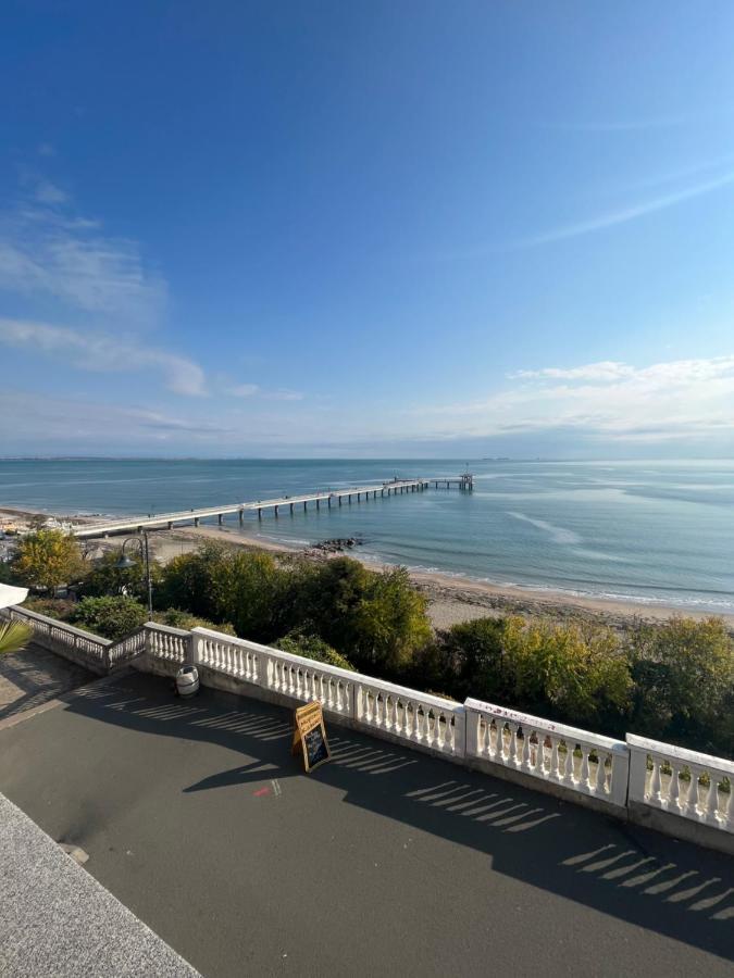 Azzurro Premium Apartment On Bulevard Bogoridi Burgas Екстер'єр фото
