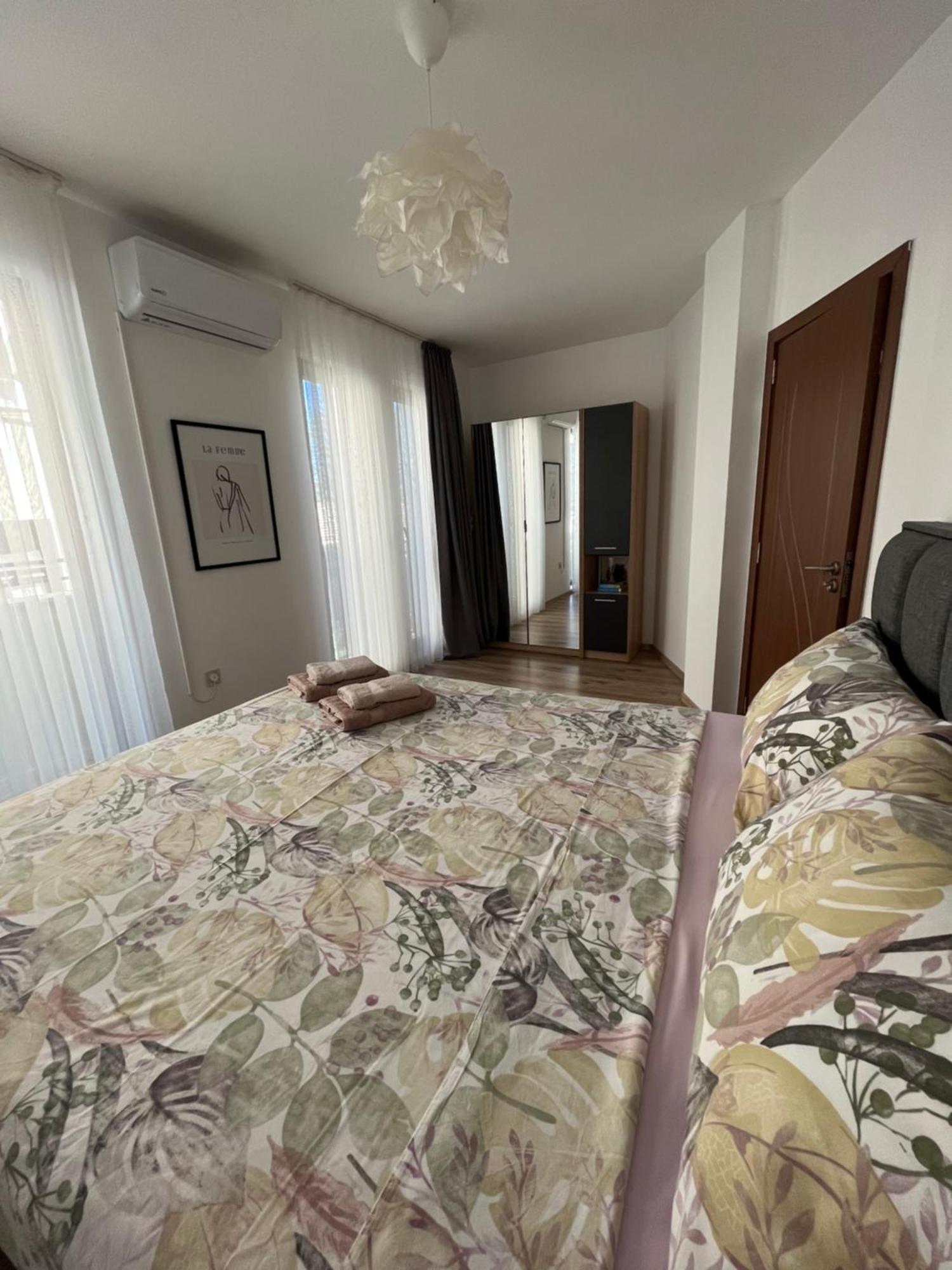 Azzurro Premium Apartment On Bulevard Bogoridi Burgas Екстер'єр фото