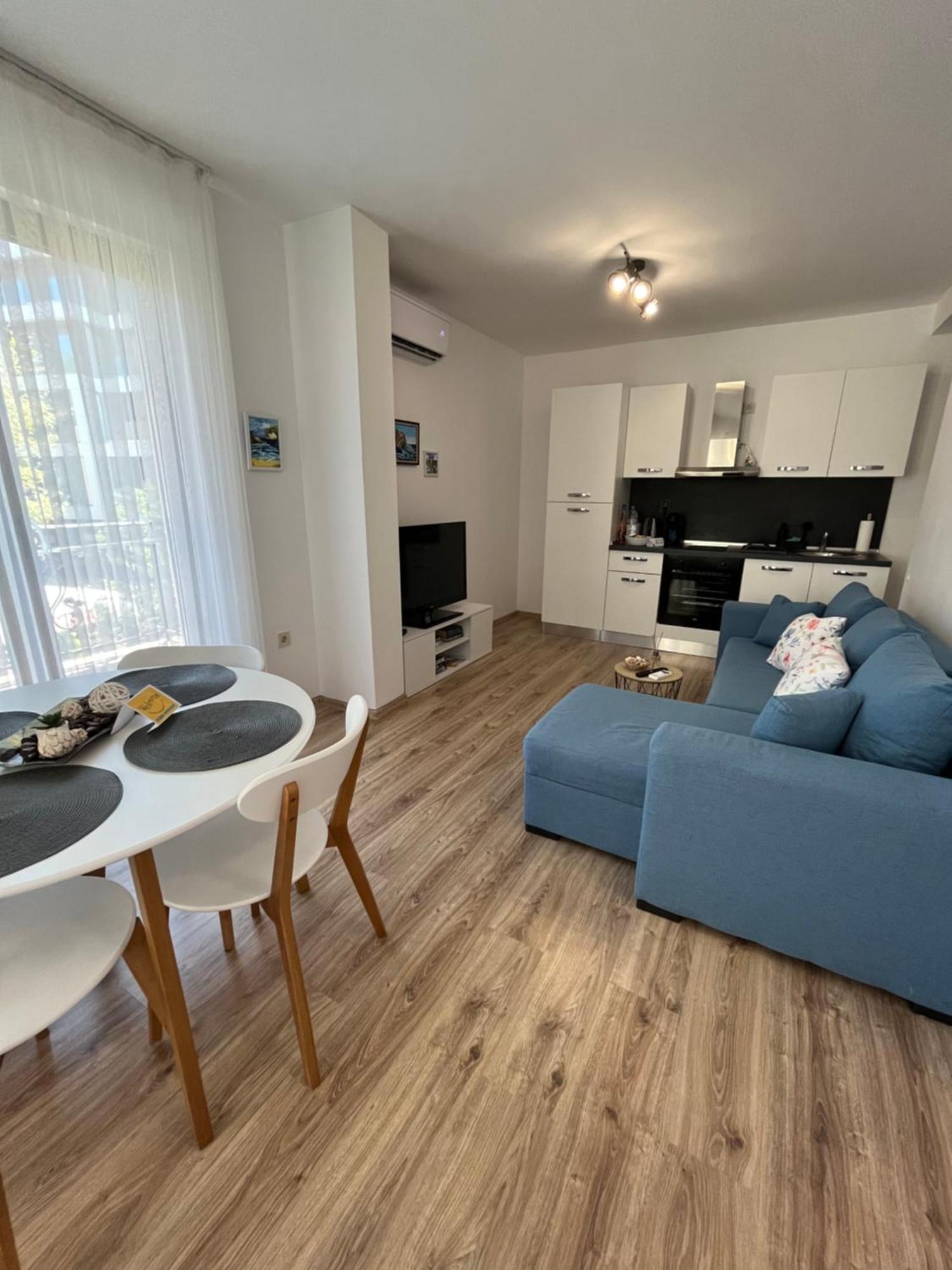 Azzurro Premium Apartment On Bulevard Bogoridi Burgas Екстер'єр фото